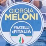 Cori fascisti in sede FdI a Parma, Meloni condanni, la richiesta del Pd e la replica