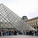 Furto al Louvre, le ipotesi sul gruppo di ladri: Più di 4, nessuna evidenza di un complice nel muse...