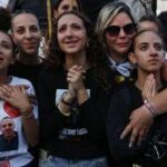 Gaza, liberati gli ultimi ostaggi israeliani in vita: chi sono