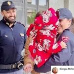 Poliziotti scortano papà che porta figlia in ospedale. Meloni: Eroi!