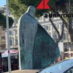 Roma, imbrattata la statua di Papa Giovanni Paolo II con falce e martello e la scritta 'fascista'