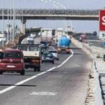 A piedi di corsa sul Grande Raccordo Anulare, uomo salvato da due poliziotti