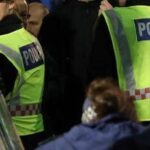 Attacco con coltello in treno, diversi feriti e due arresti nel Regno Unito