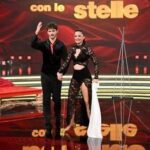 Ballando, standing ovation per Delogu: il gesto di Nikita dopo l'esibizione