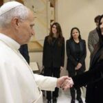Il Papa incontra Laura Pausini: Già da Sanremo ero un suo fan