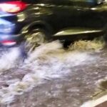 Maltempo a Genova: tromba d'aria, crolla muraglione, esonda rio Fegino