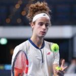 Mika Brunold, il tennista che ha fatto coming out: Nascondermi non è un'opzione