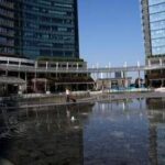 Milano, donna accoltellata in piazza Gae Aulenti