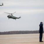 Pacco sospetto nella base dell'Air Force One, ricoveri ed edificio evacuato