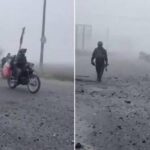 Russi in moto tra la nebbia: in un video virale l'assalto a Pokrovsk mentre la città resiste