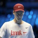 Sinner si allena dopo le vacanze: Jannik in campo a Dubai