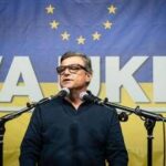 Ucraina, ambasciata russa a Roma critica Calenda per il tatuaggio. E lui replica: Verrete sconfitti...