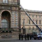 Una coppia con figli e altri piccoli criminali, ecco chi sono gli autori del colpo al Louvre