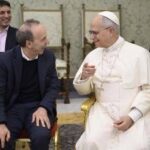 Benigni al Tg1, gaffe in diretta: Ringrazio Papa Francesco... - Il video