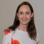 È morta Sophie Kinsella, la scrittrice di 'I love shopping' aveva 55 anni