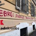 Ebrei sionisti cancro del mondo, la scritta choc sul Lungotevere