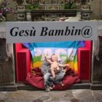 Gesù è una bambina nel presepe, Don Vitaliano: Dio si incarna anche nelle donne