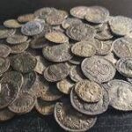 Il tesoro romano scoperto in Francia, decine di migliaia di monete di 1800 anni fa
