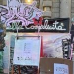 Scala, la protesta prima dell'evento: Meloni e ministri ritratti con l'elmetto