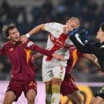 Svilar colpisce al volto Ostigard in uscita, nessun rigore: proteste in Roma-Genoa
