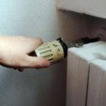 Termosifoni, come fare per risparmiare? Il gesto che 'aiuta' la bolletta