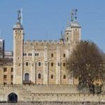 Torre di Londra, imbrattata con cibo la teca contenente la Corona Imperiale: 4 arresti