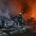 Ucraina-Russia, missili e droni su Kiev nella notte: feriti e danni alle ferrovie