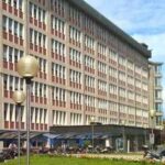 Vicenza, si aggrava la donna trovata in un lago di sangue nel cortile di casa: ora lotta tra la vita...