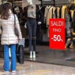 Oggi iniziano i saldi invernali 2026, dai cambi ai pagamenti cosa c'è da sapere