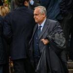 Scritta choc contro Lotito sul muro di una chiesa: Solo qui sei benvenuto, coi piedi davanti