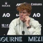 Sinner, via il 'braccialetto' agli Australian Open: E' vietato, lo tolgo