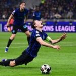 Barella cade in area in Inter-Bodo, social scatenati: È come Bastoni, hanno vizietto tuffo