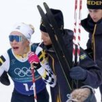 Cade la campionessa, cade lo skiman, poi la Svezia rimonta ed è argento alle Olimpiadi. Cos'è succes...