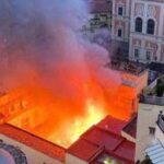 Incendio all'alba di oggi a Napoli, in fiamme il Teatro Sannazaro - IL VIDEO DEL ROGO