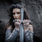 Laura Pausini, nel nuovo album duetti con Annalisa e la voce di Lucio Dalla