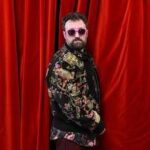 Sanremo 2026, Dargen D'Amico chi è: gli esordi nel freestyle e gli occhiali da sole come alter ego