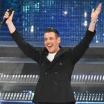 Sanremo 2026, Francesco Gabbani ospite del Suzuki stage: chi è il cantante di 'Viva la vita'