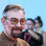 Sanremo 2026, Kabir Bedi chi è: 50 anni di Sandokan (con Can Yaman)
