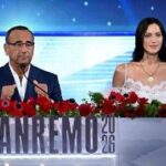 Sanremo 2026, ironia Conti su ascolti: Sembra estate, capisco perché si abbassi platea tv...