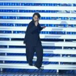 Sanremo, Lillo show all'Ariston: un vero performer tra i cliché tv