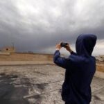 Allarme in Iran: Rischio piogge acide dopo raid su raffinerie, restate a casa