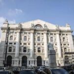 Attacco all'Iran, prezzi petrolio salgono ancora. Borse aprono in rosso