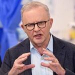 Australia, Albanese contestato in moschea: contro il premier urla e insulti