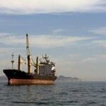 Hormuz e petrolio, Trump: Usa avanti da soli. Arriva la nave con 2200 marines