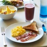 La colazione ideale? Abbondante con fibre o proteine, lo studio spiega perché