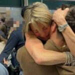 Malpensa, atterrato volo con 200 studenti bloccati a Dubai: li accoglie un lungo applauso