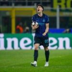Milan-Inter, non c'è pace per Bastoni: pioggia di fischi a San Siro per il difensore