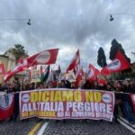 Referendum, a Roma corteo per il 'no': Contro il governo e la guerra