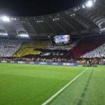 Roma, coreografia contro Bologna. Ironia social: Sembra un gatto