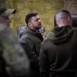 Ucraina, Zelensky in visita nel Donetsk: Russia prepara offensiva primavera